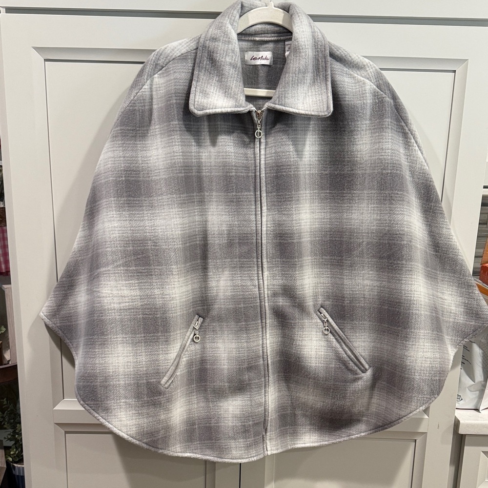Le Moda Cape NWOT Fleece Grey High Collar Zipper Wrap One Size
